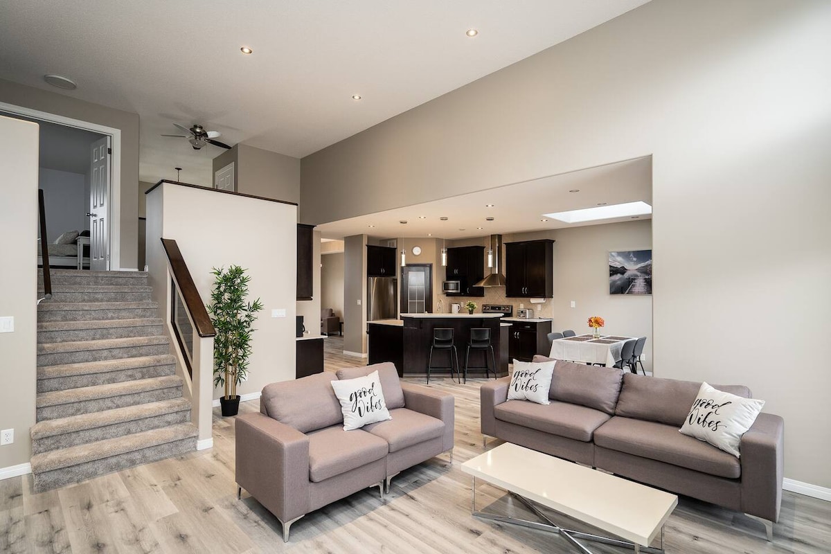 New Luxury Home in Bridgewater /w Garage & Yard