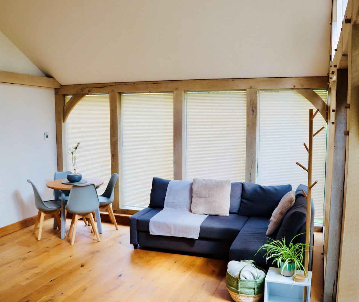 斯内特顿（ Snetterton ）独一无二的橡木框花园单间公寓