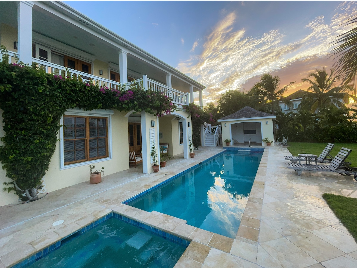 Solaqua luxury villa w/360* views, pool/spa, beach
