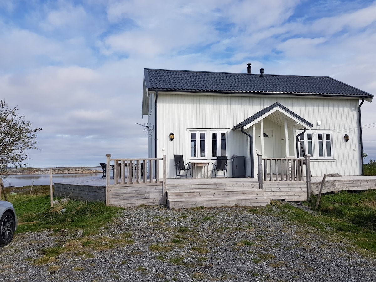 Sommerhus med fantastisk beliggenhet nær sjøen.