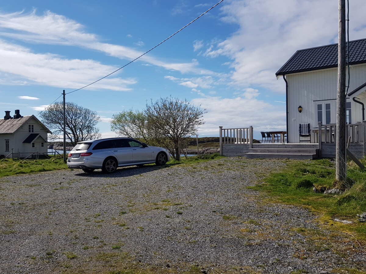 Sommerhus med fantastisk beliggenhet nær sjøen.