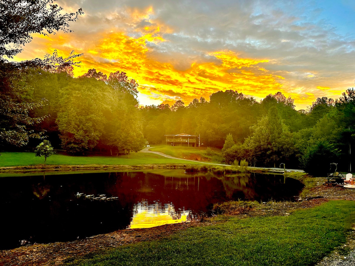 Hagood Mill Hideaway