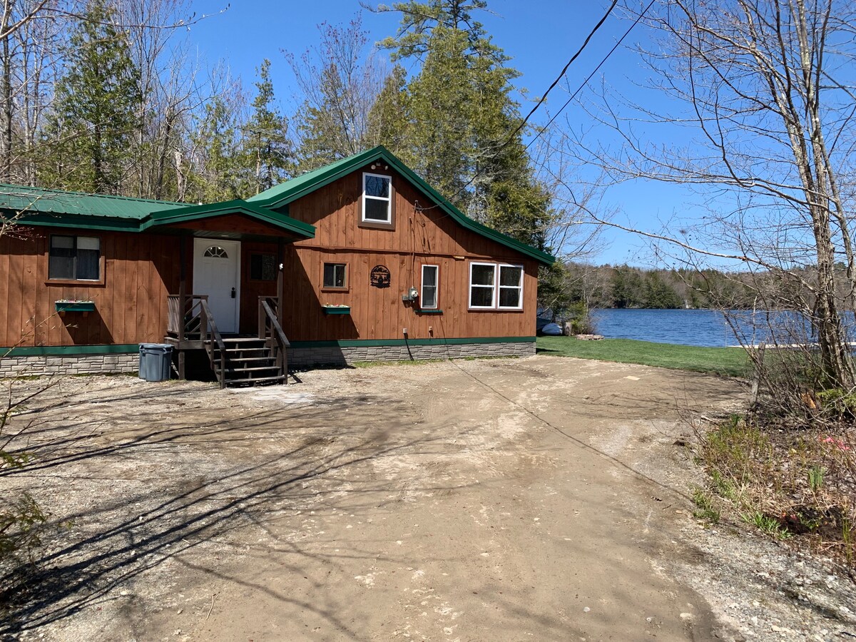 Private and secluded waterfront cottage on 5 acres