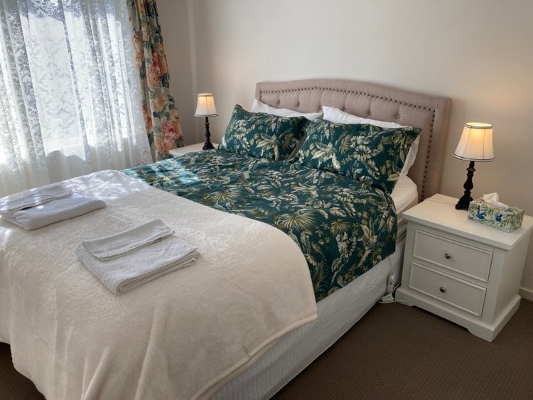 Rose Room, Q size bed at the Blue Wren Cottage