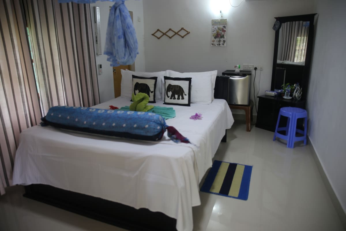 Welcoming 2 bed room place with Sigiriya Rock View