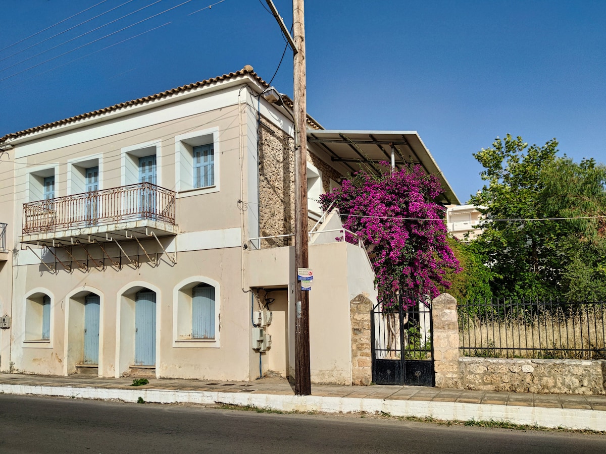 Studio at a stone house near the beach