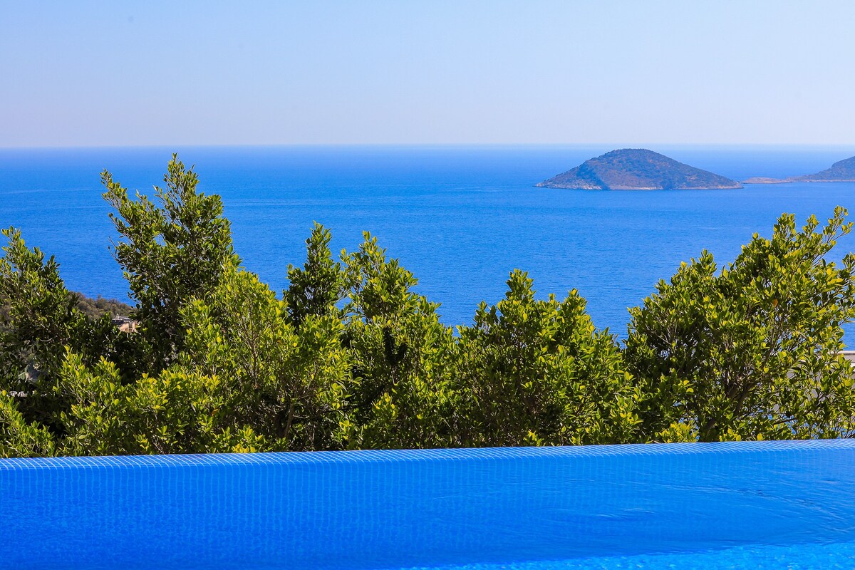Muhteşem Deniz Manzaralı Özel Havuzlu Tatil Villa