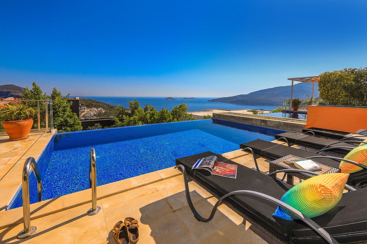 Muhteşem Deniz Manzaralı Özel Havuzlu Tatil Villa