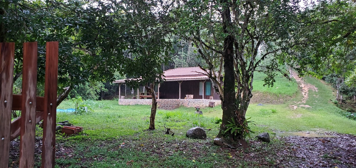 Casa em madeira, próxima às cavernas do Petar