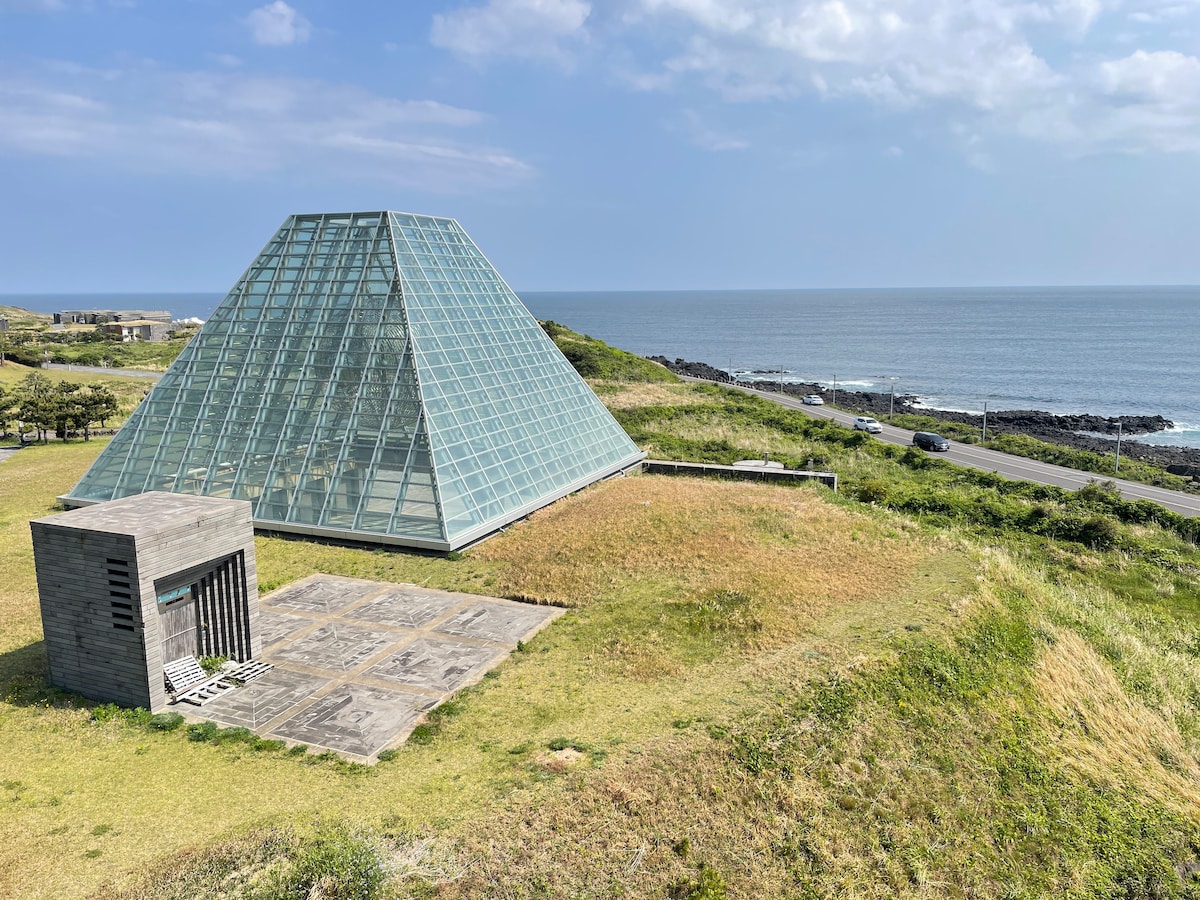 Seopjikogeo Ocean Star/Seongsan Ilchulbong Peak/Aqua Planet