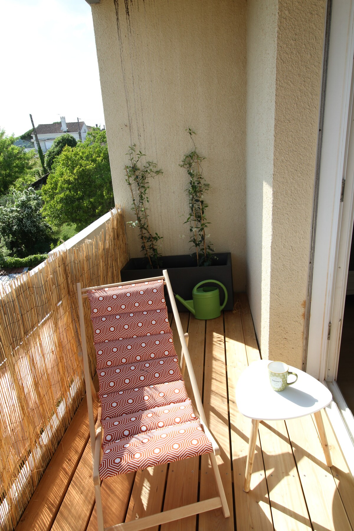 带阳台的公寓，可欣赏比利牛斯山脉的美景