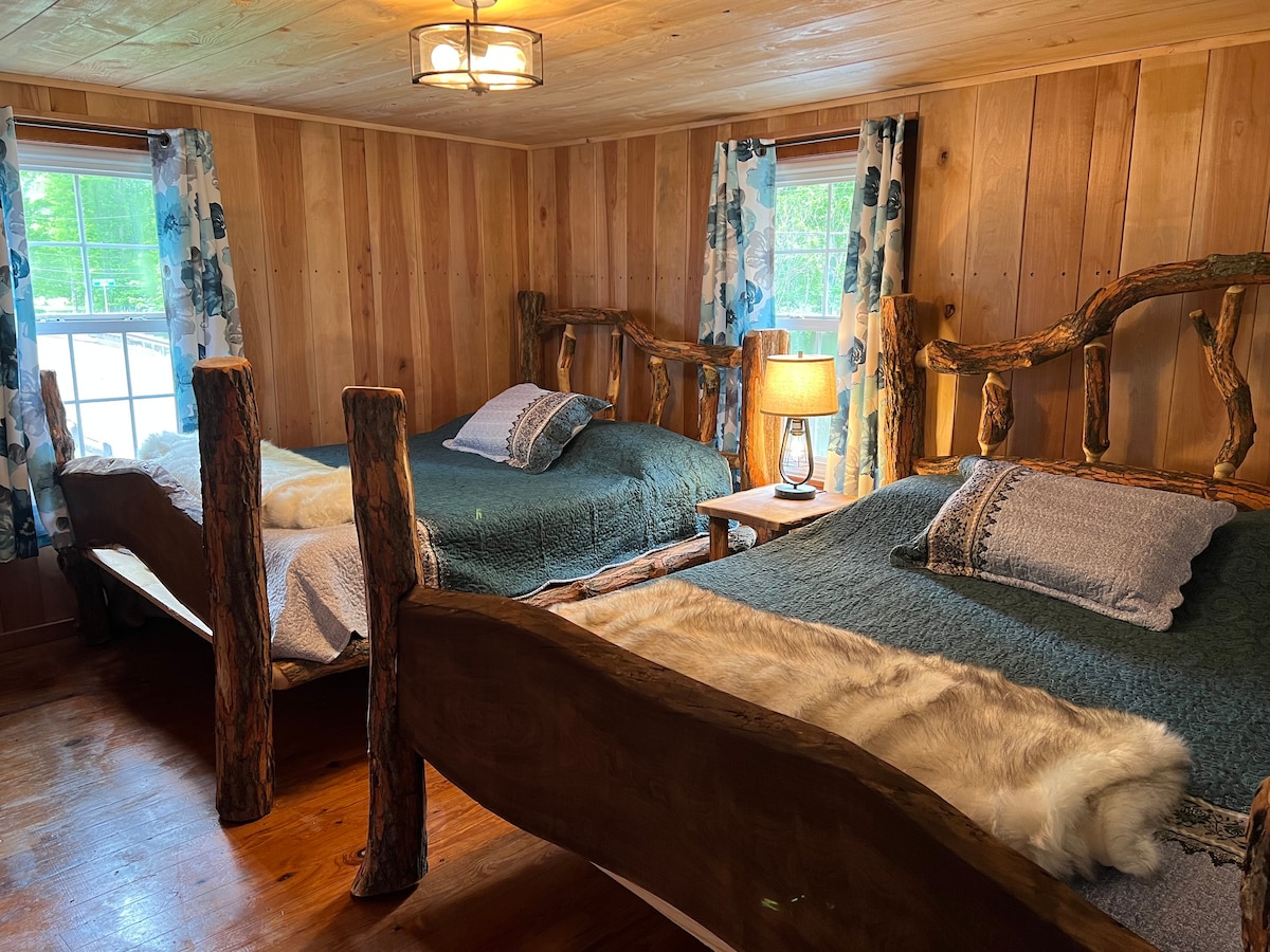 Ricketts Glen州立公园Lodge的双人标准双人床RM