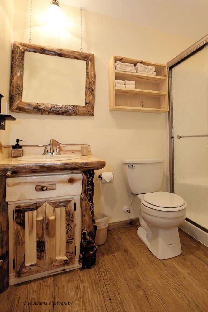 Cozy Cabin with Private Bathroom - Cabin 1