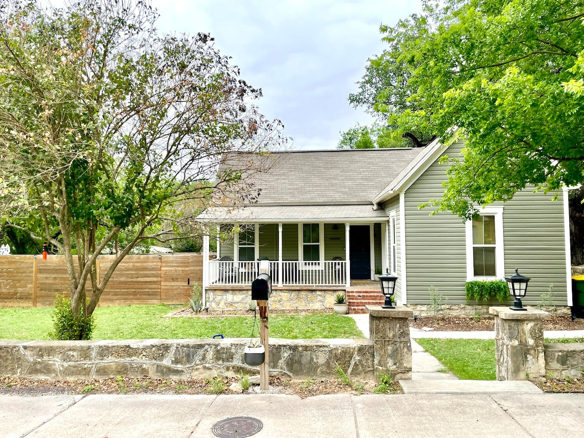 Remodeled Historic Cottage -2 min walk to downtown