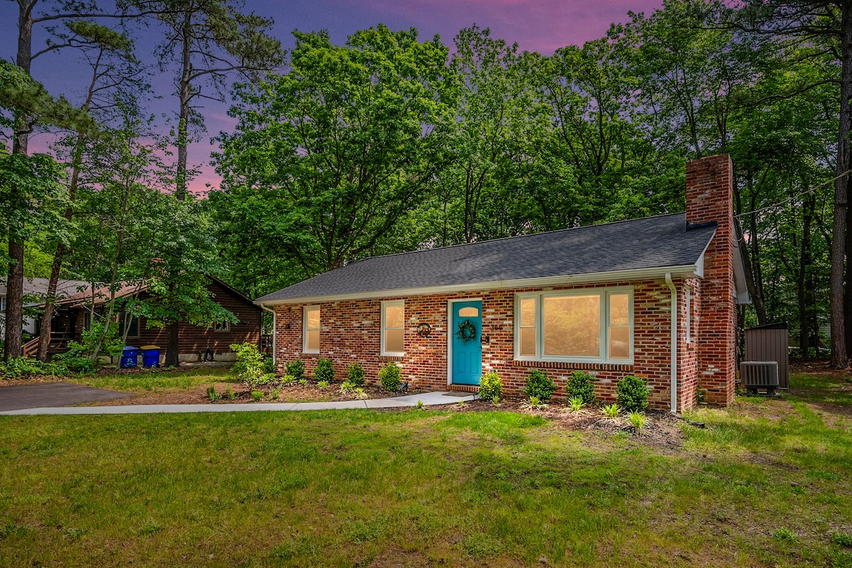 Chic 3 BR / 2 BA Cottage Near Chesapeake Bay