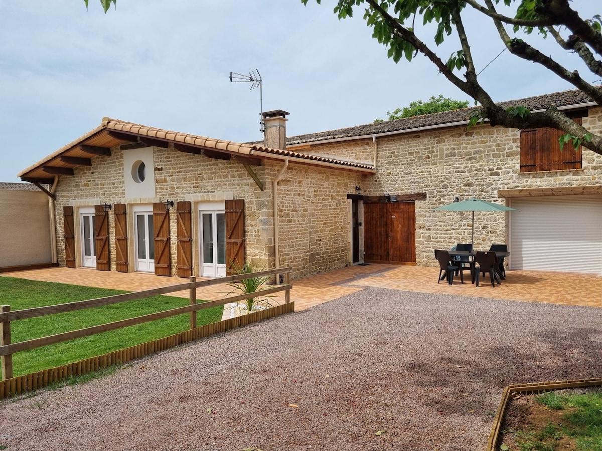 Magnifique maison avec cour et emplacement voiture