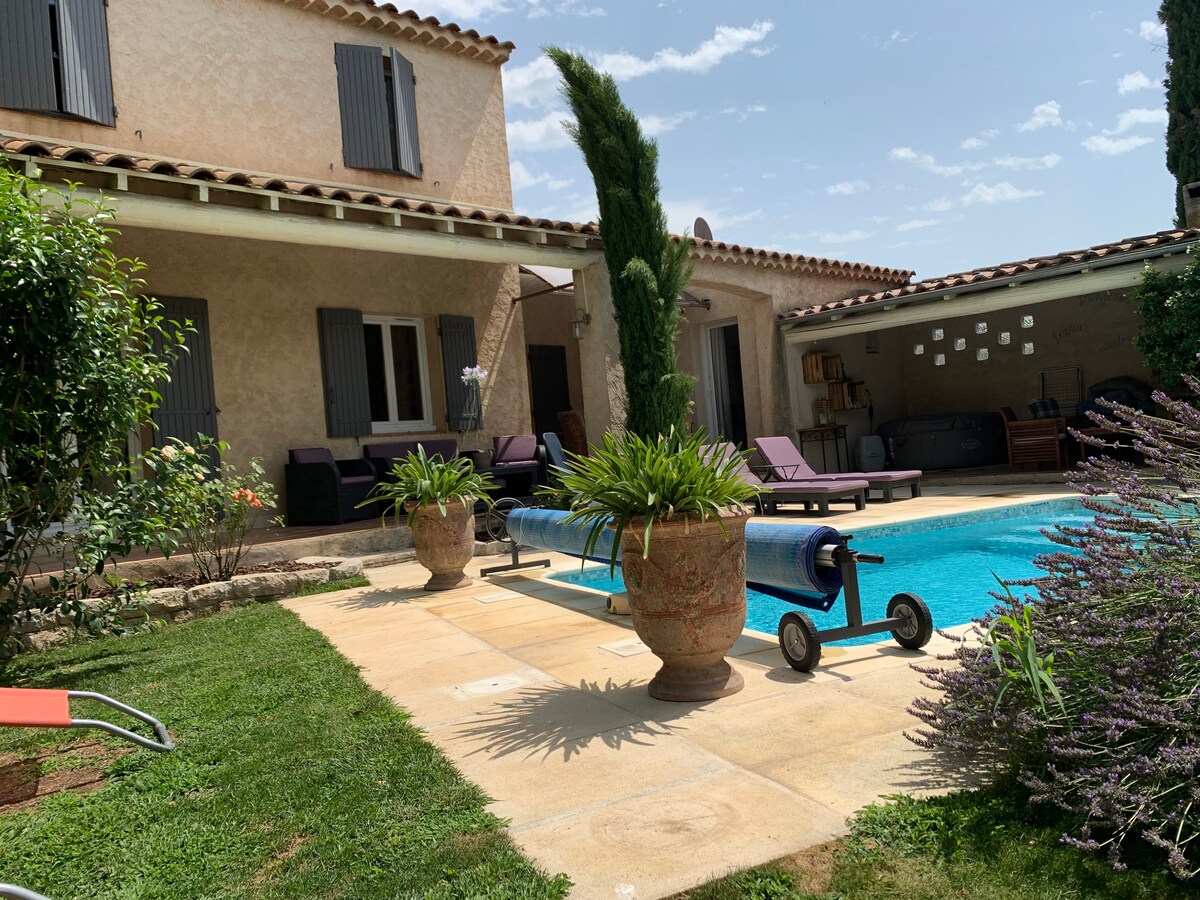 Maison provençale avec piscine Luberon