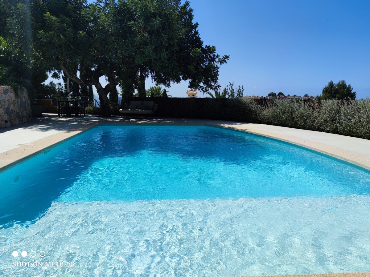 Villa heated pool, jacuzzi, sea and mountain views