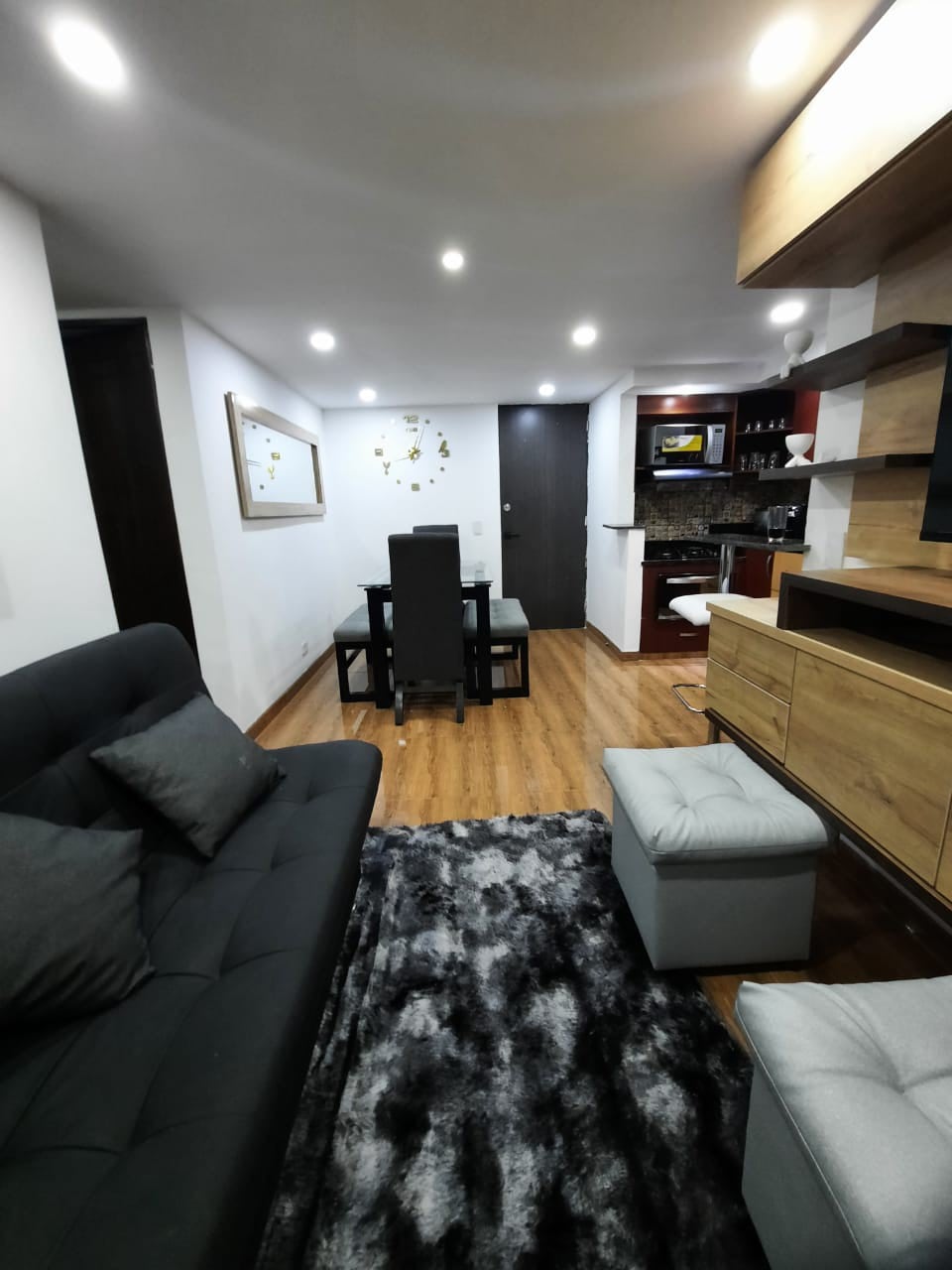 Hermoso apartamento en unidad cerrada, con piscina