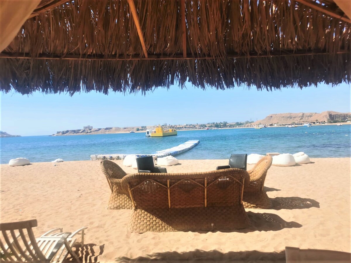 沙姆谢尔海滩（ Sharm el Sheilh ）前面的公寓