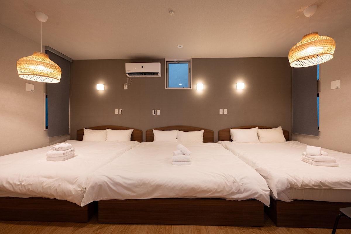 【AZUMA SEE①】观光交通良好。北欧家具和双人大床，舒适的6人房间。