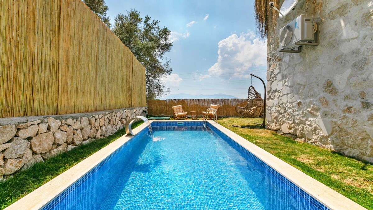 Villa Yaka Boheme
Özel tasarım havuzlu taş villa