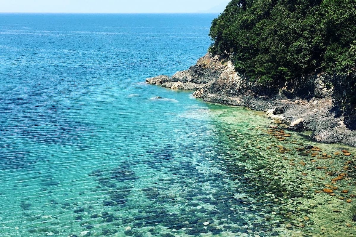 Umito Mint是一家海景私人旅馆，可欣赏海景、钓鱼、海滩游泳和咖啡馆，每增加一人每晚收费3000日元