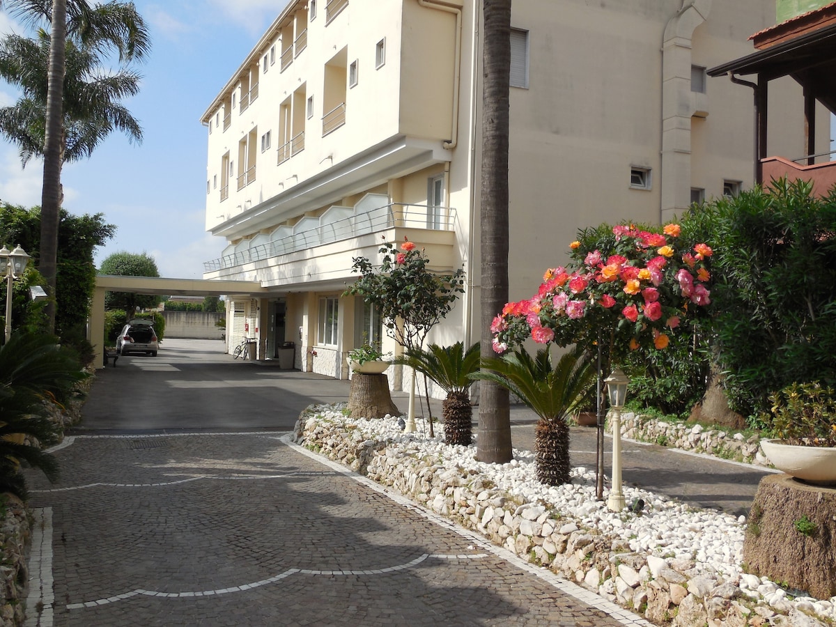 拉梅拉酒店（ Hotel La Mela ） -瓦卡图罗（ Varcaturo ） -相机经济