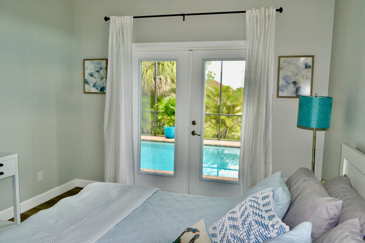 珊瑚角热带度假村（ Cape Coral Tropical Resort ）。宁静的3/2泳池房源。