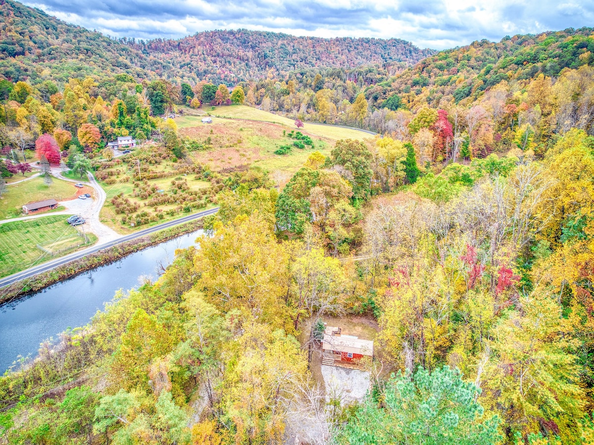 凯西天堂（ Casey Paradise ） WCU附近的微型住宅山间度假胜地