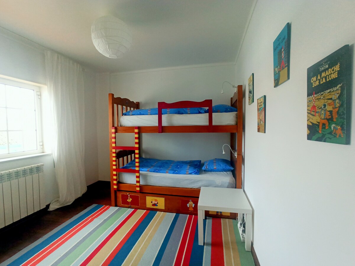 Casa dos Amigos Surf House:2-bed mixed dorm-bed 1
