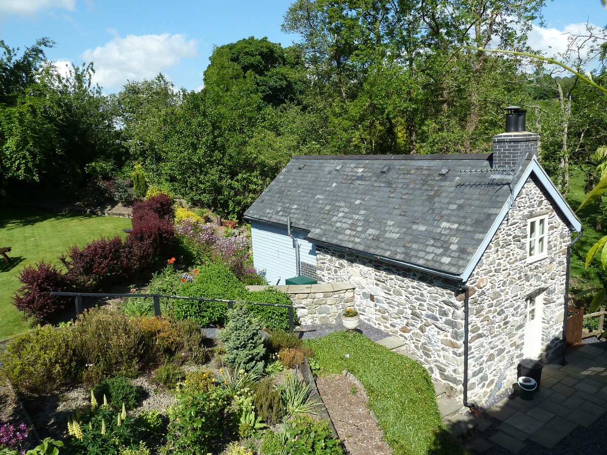 Hafannedd Cottage stunning 2 bed - riverside views