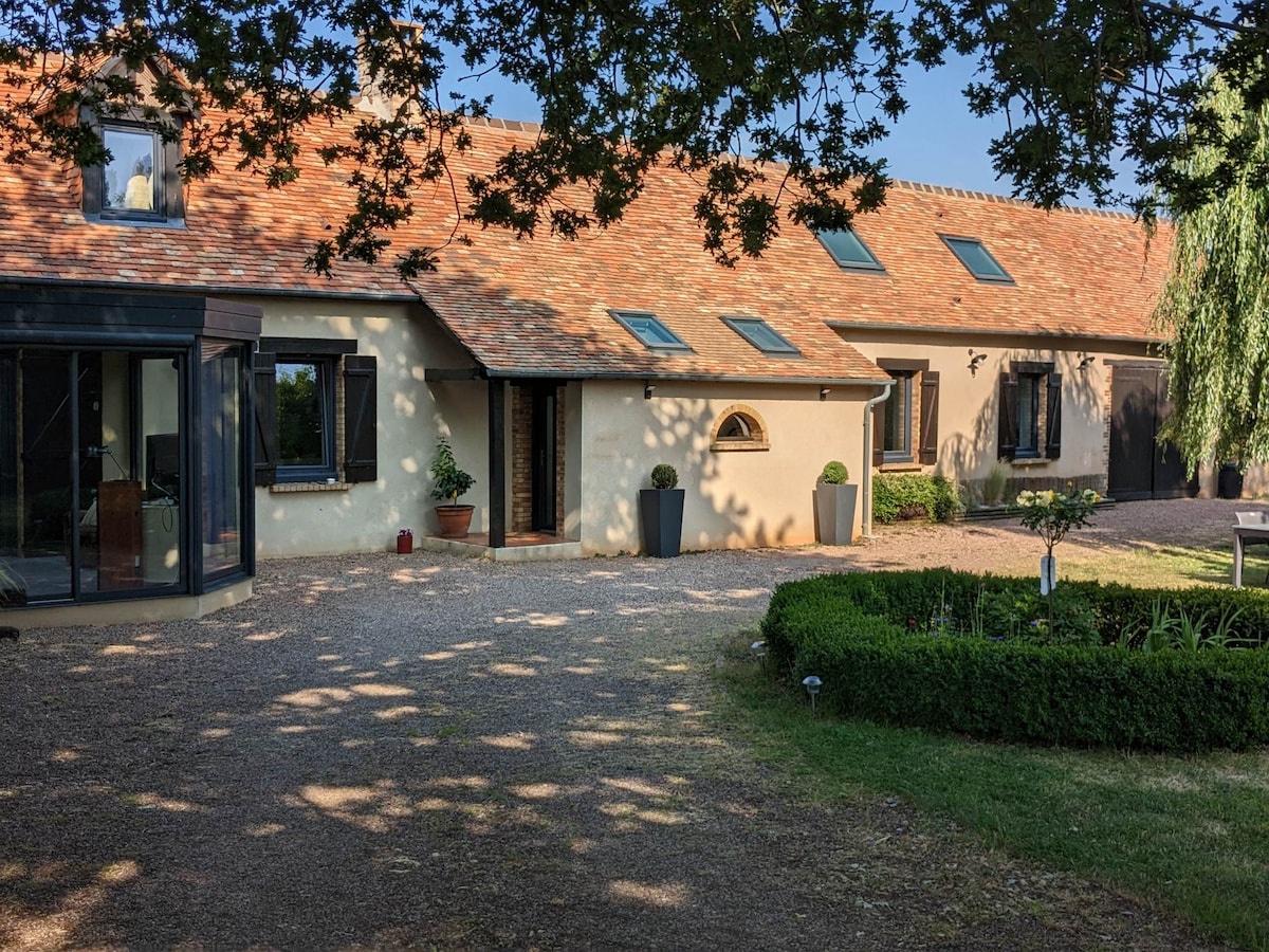 Charmante Longere avec  jardin arboré