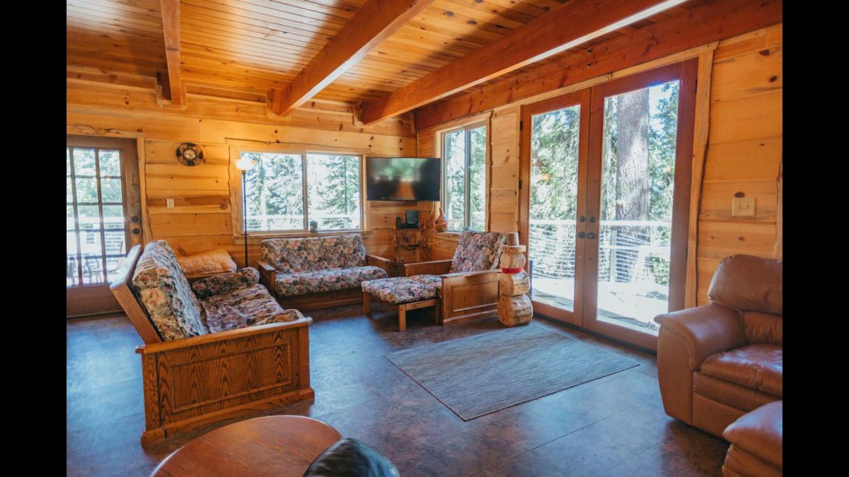 Timber Mountain Cabin in a Giant Sequoia Forest