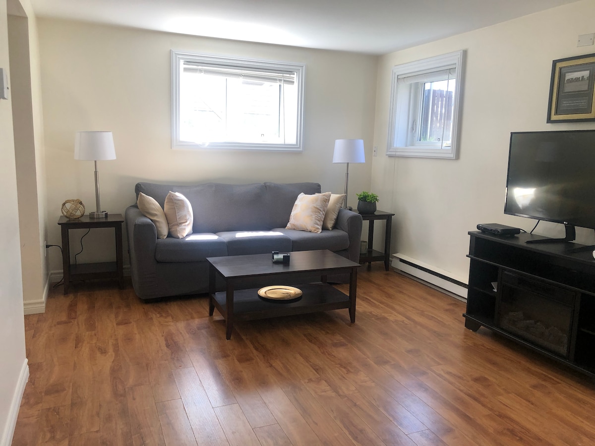 Bright, clean 1 bedroom plus den