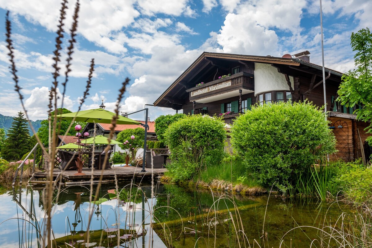 Schliersee湖畔迷人的DZ ，提供早餐和游泳池