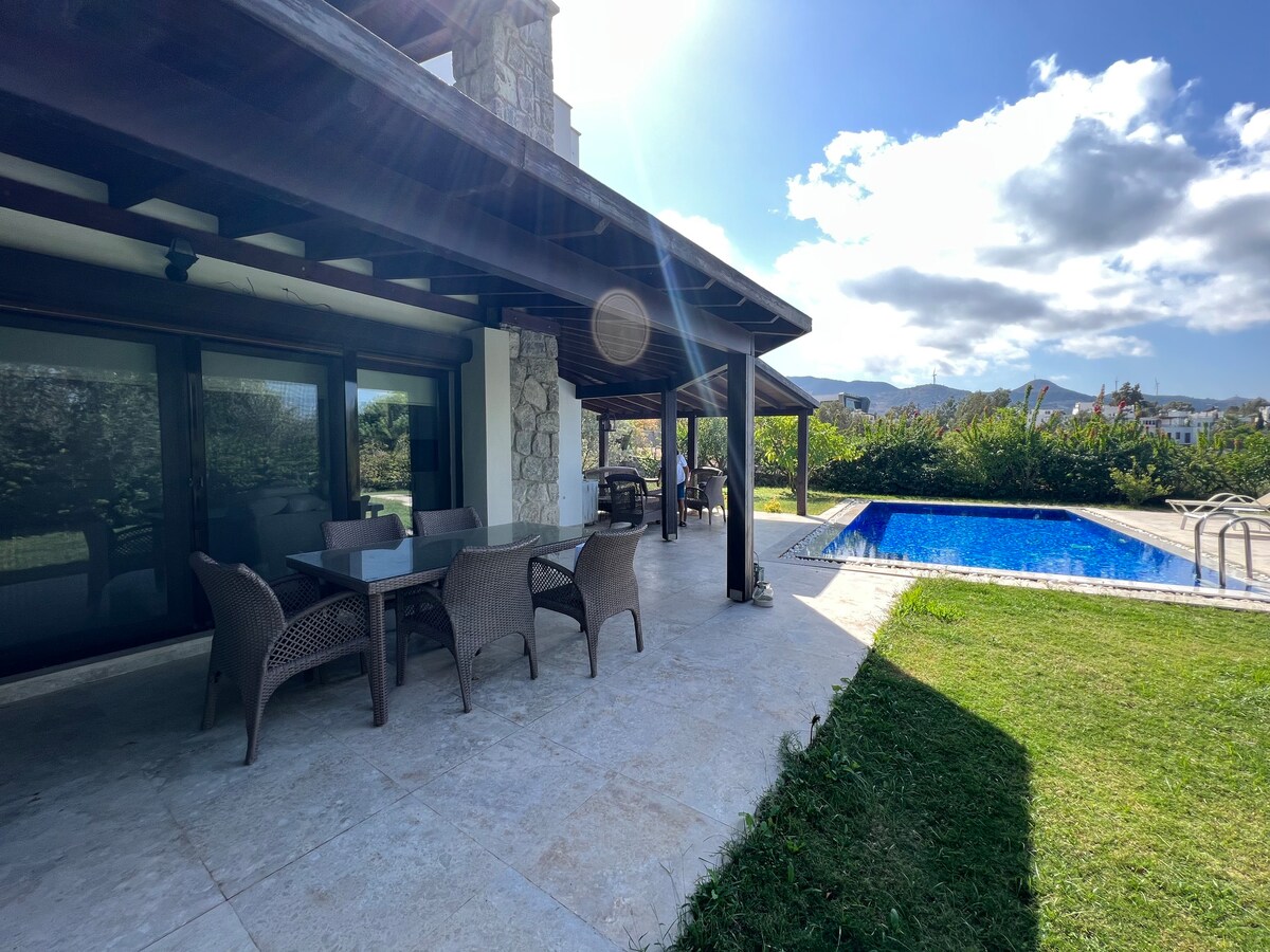 Beautiful 3 bedroom villa with a pool and a view