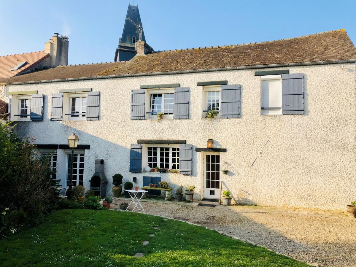 Chambre confortable dans maison hôte