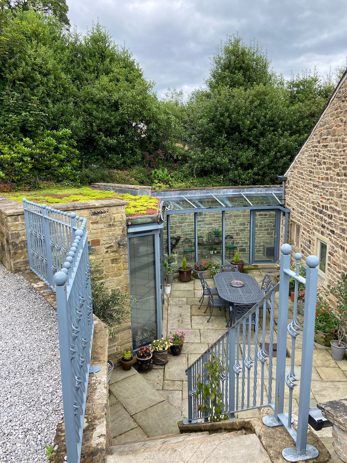 Stunning annexe in the Peak District with parking.