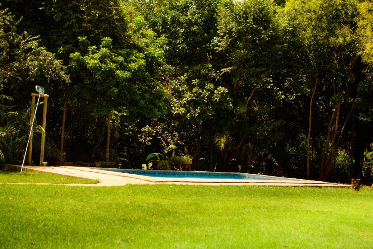 Casa de campo com piscina na orla do rio Araguaia