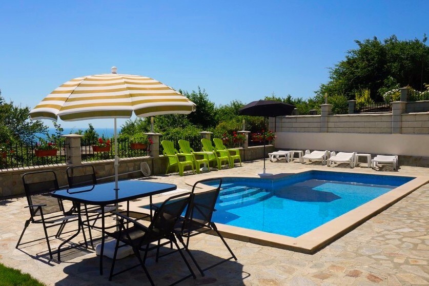 Villa Popi - Balchik Bliss with Pool and Views