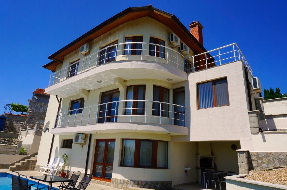 Villa Popi - Balchik Bliss with Pool and Views