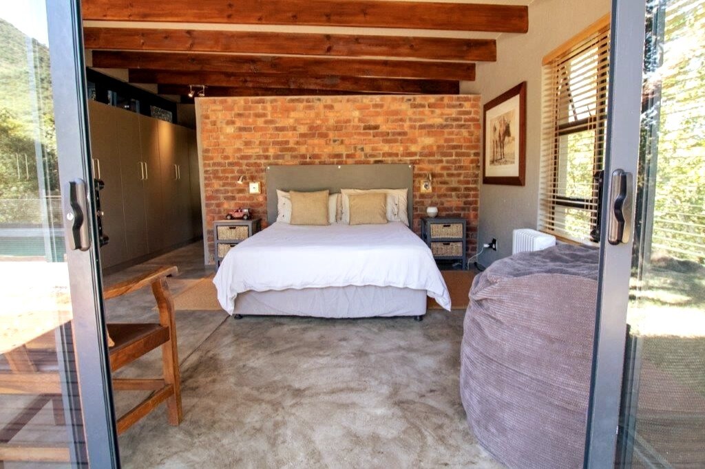 Modern Bush Lodge Style Home - 3 bedrooms & pool