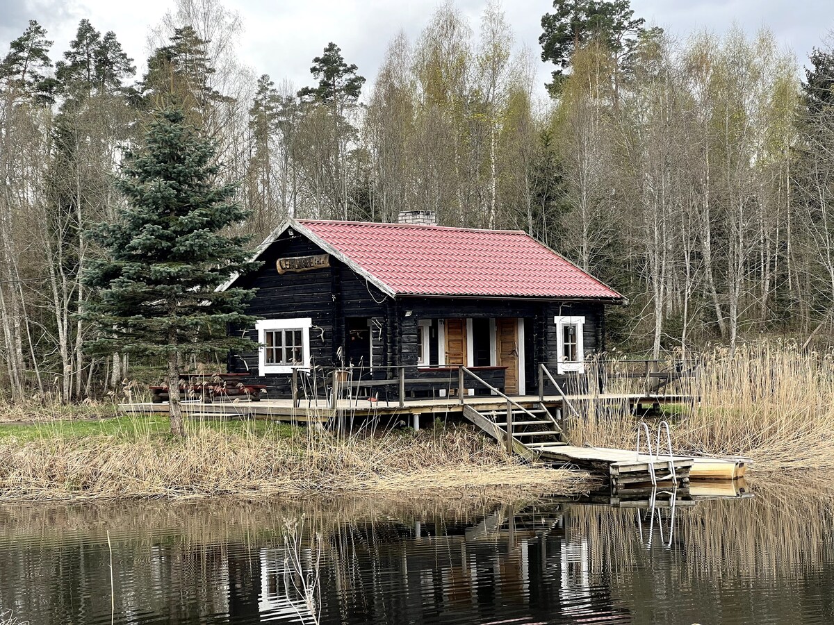 湖畔小木屋