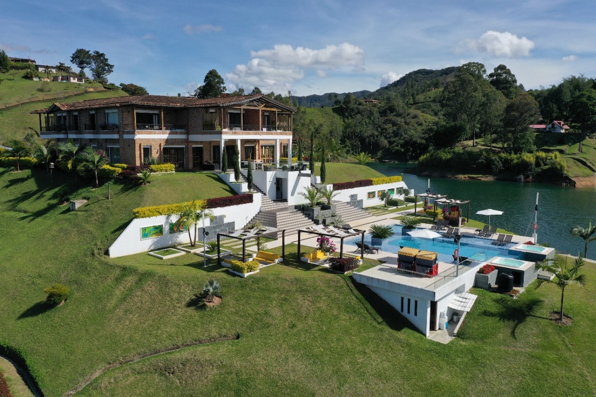 Room premium in luxury hotel- Guatapé