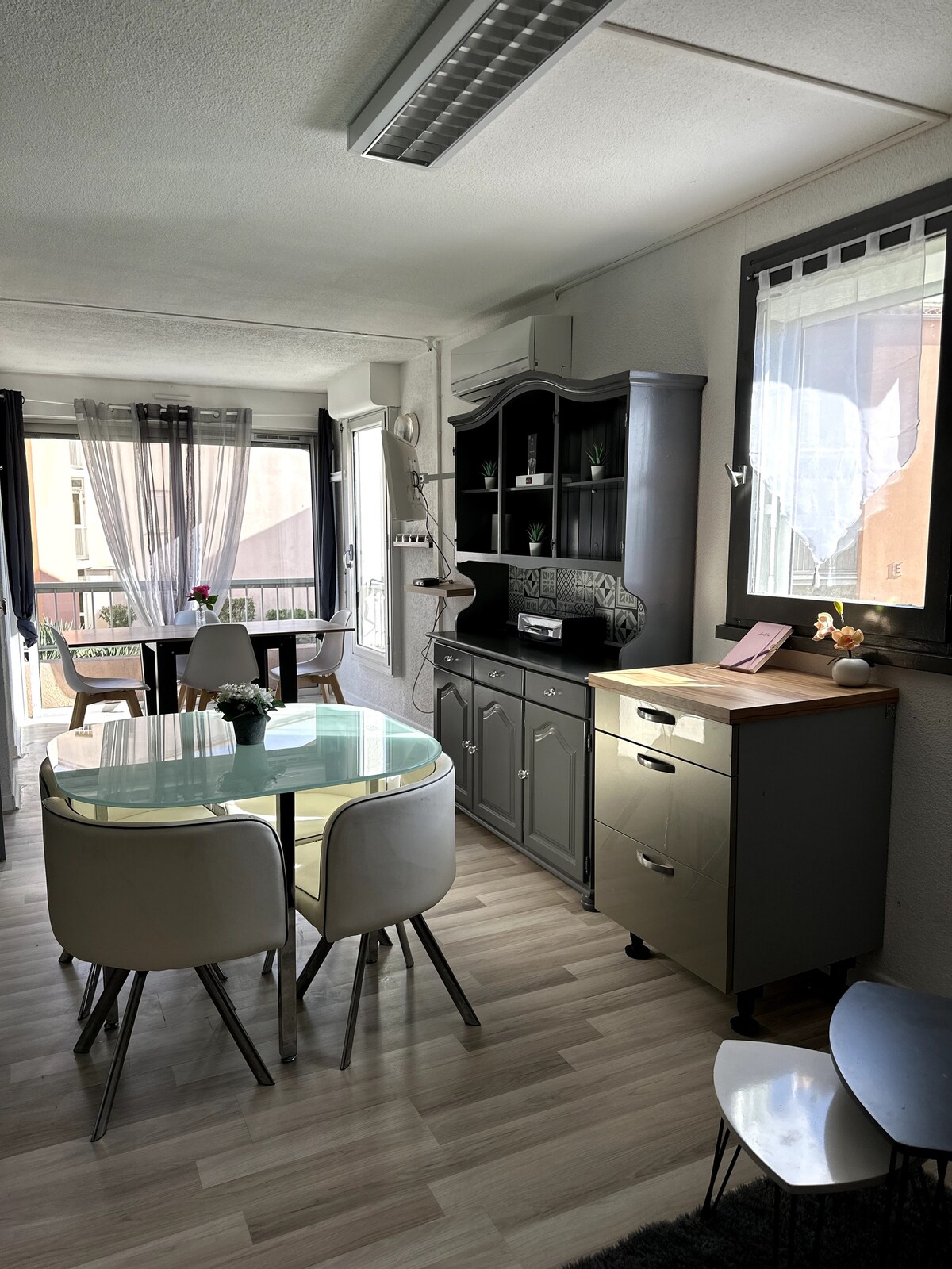 Superbe Appartement, situé a 200m de la plage.