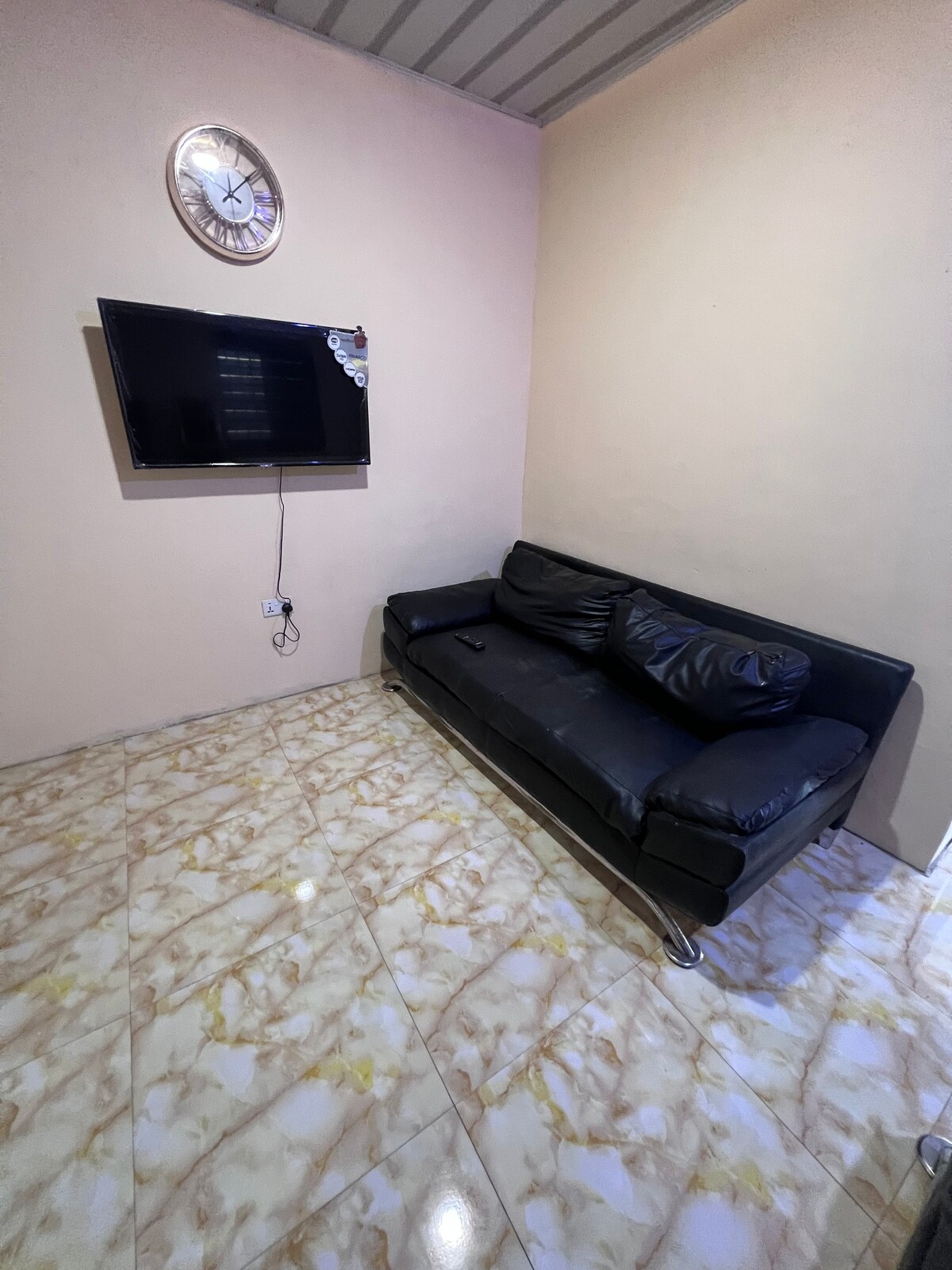 Lovely 1-bedroom rental
unit with BBQ grill