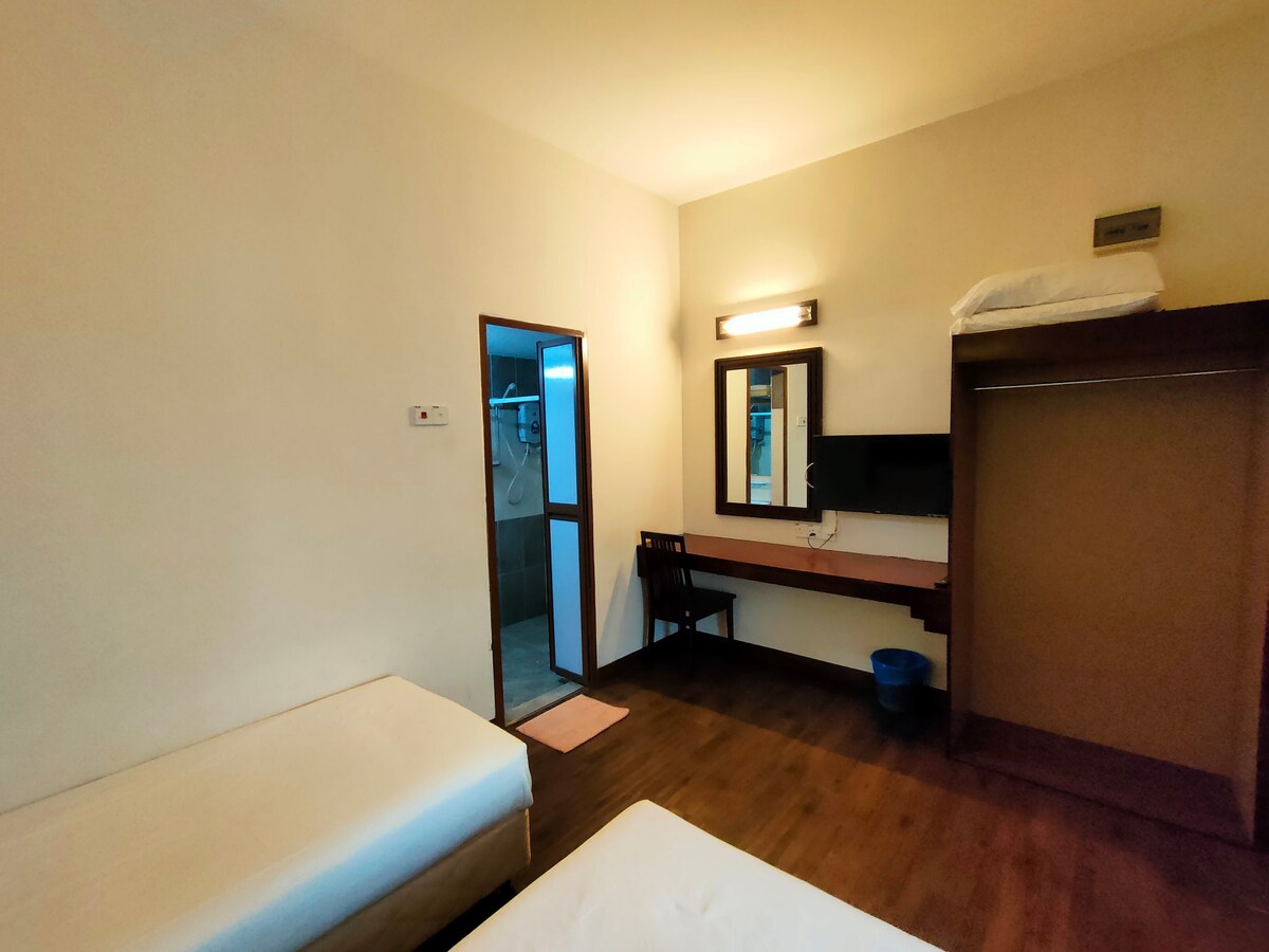 马六甲拉亚汽车旅馆（ Motel in Melaka Raya ）双床房独立卫生间