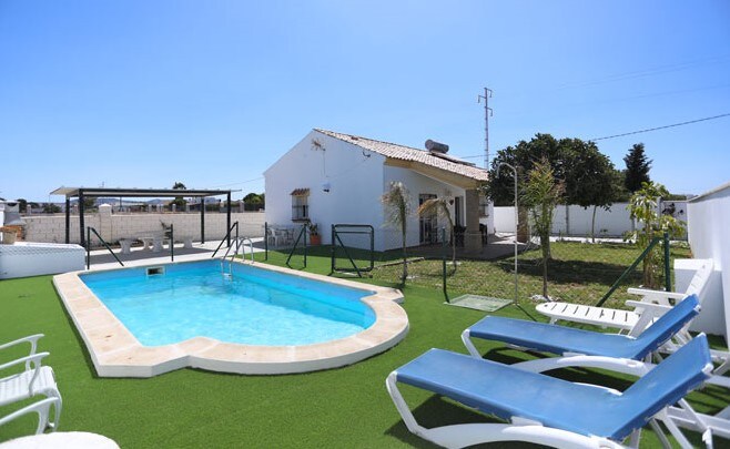 Chalet con piscina y jardín privados en el Palmar