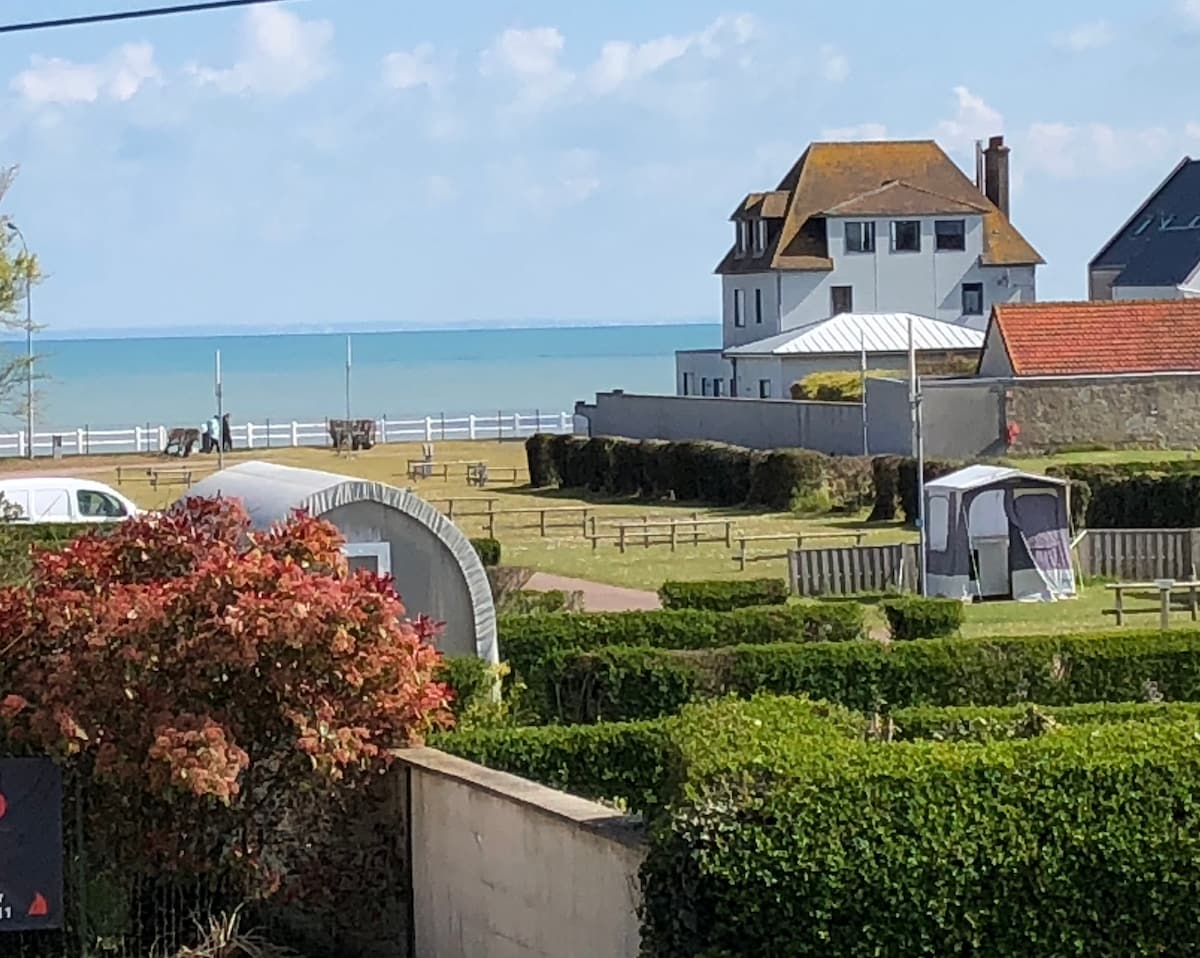 La maison des phares, à 100 m de la mer